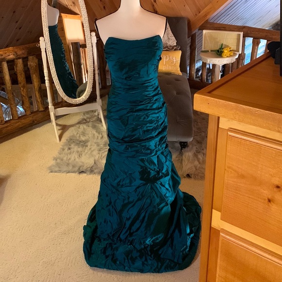 Gorgeous Jovani gown - Picture 1 of 8